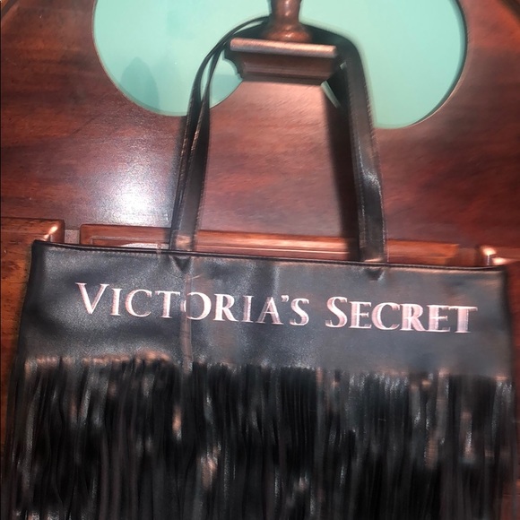 New Victoria’s Secret black fringe tote with snap - Picture 5 of 8